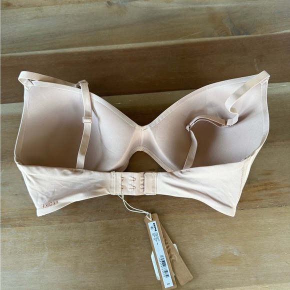 SKIMS Wireless Form TShirt Bra - Clay - Picture 2 of 4